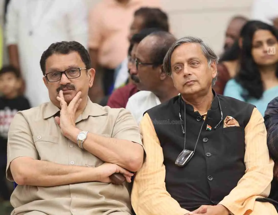 കെ.മുരളീധരനും ശശി തരൂരും |ഫോട്ടോ:മാതൃഭൂമി