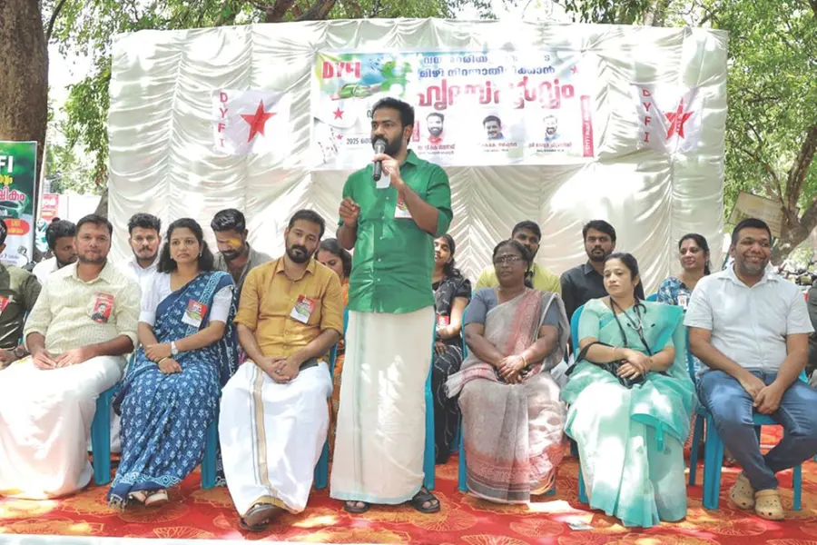 'ഹൃദയപൂർവം' 1.27 കോടി പൊതിച്ചോറുകൾ: DYFI-യുടെ പദ്ധതിക്ക് എട്ടുവർഷം; ദാനംചെയ്ത രക്തം 57,000 യൂണിറ്റ്