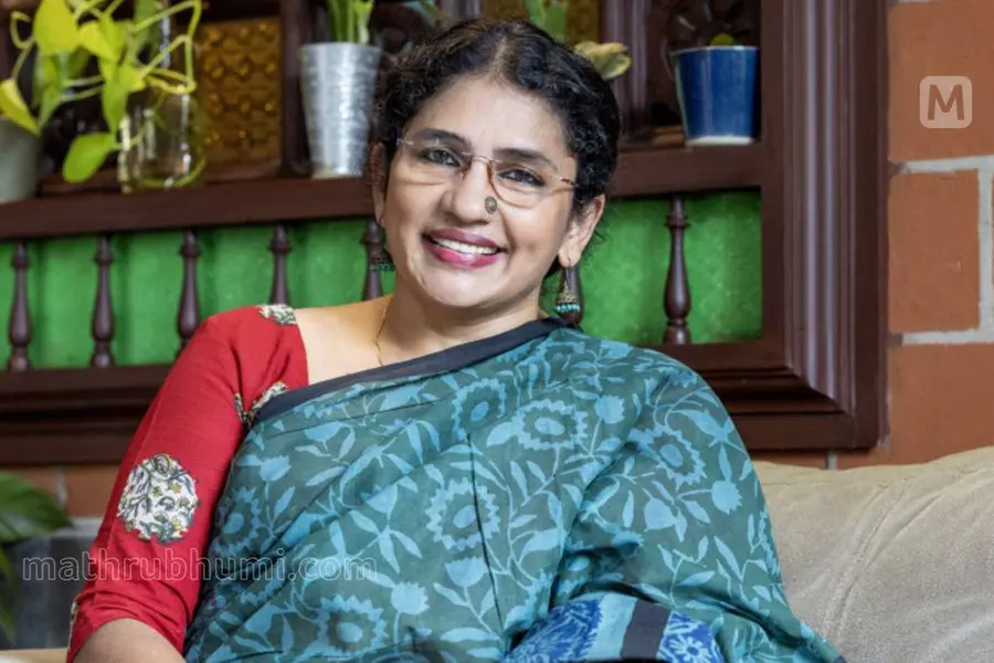'അഭിനയിച്ച സിനിമകളുടെ പേര് എനിക്ക് പോലും ഓര്‍മയില്ല'; വിമര്‍ശനത്തിന് ലാലിയുടെ സെല്‍ഫ് ട്രോള്‍