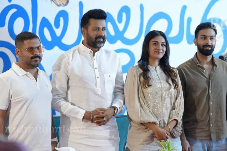 മനോജ് കെ. ജയന്റെയും ഉർവശിയുടേയും മകൾ 'കുഞ്ഞാറ്റ' സിനിമയിലേക്ക്, ടൈറ്റിൽ പോസ്റ്റർ പുറത്ത്