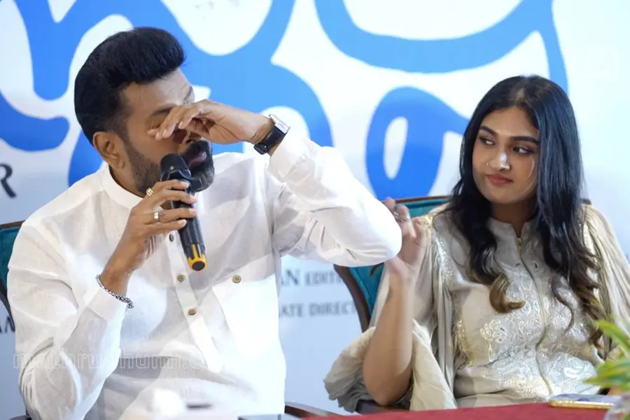 'ദക്ഷിണേന്ത്യ കണ്ട മികച്ച നടിയാണ് അവളുടെ അമ്മ'; തേങ്ങിക്കരഞ്ഞ് മനോജ്, ആശ്വസിപ്പിച്ച് കുഞ്ഞാറ്റ