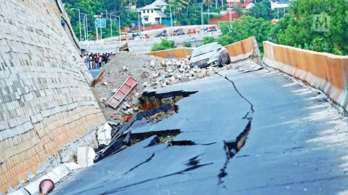 മലപ്പുറം കൂരിയാട്ട് ആറുവരി ദേശീയപാതയിടിഞ്ഞ് സർവീസ് റോഡിലേക്ക് വീണുണ്ടായ അപകടം | ഫോട്ടോ: അജിത്ത് ശങ്കരൻ