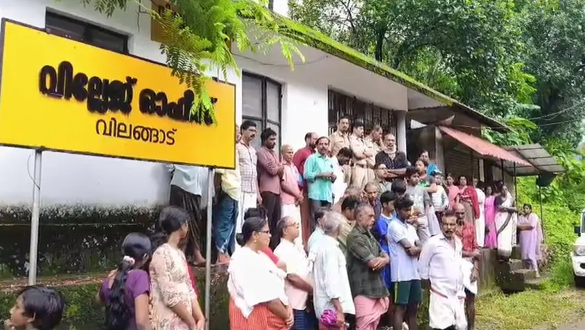 പ്രതിഷേധിക്കുന്നവർ