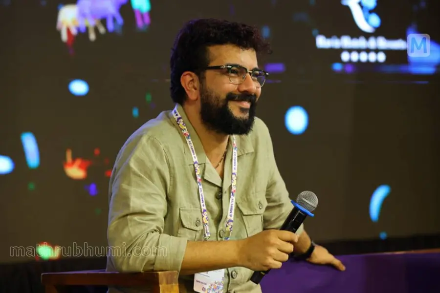 'പൂ പറിക്കാൻ പോകുന്ന മമ്മൂക്കയുടേയും ലാലേട്ടന്റേയും ബാല്യം'; ഇത്തവണത്തെ ഓണം പ്രവചിച്ച് രമേഷ് പിഷാരടി
