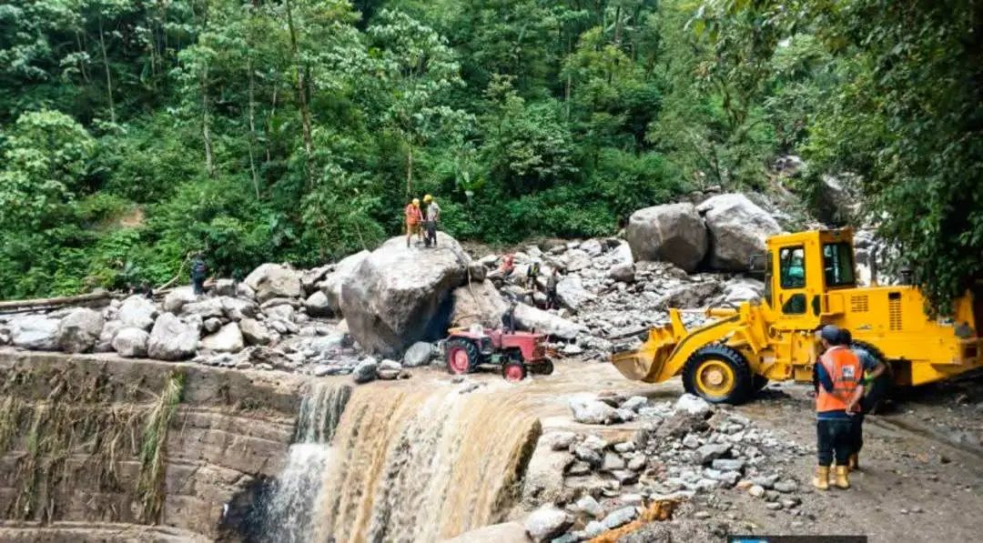 കനത്ത മഴയിൽ തകർന്ന സിക്കിമിലെ റോഡ് | Photo: