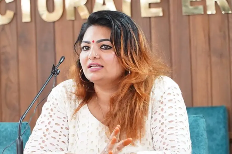 'പ്രൊഡക്ഷൻ കൺട്രോളർമാർ മോഷ്ടിക്കും, അവരെ സിനിമയ്ക്കാവശ്യമില്ല'; പരാമർശത്തിൽ സാന്ദ്രയ്ക്കെതിരെ കേസ്