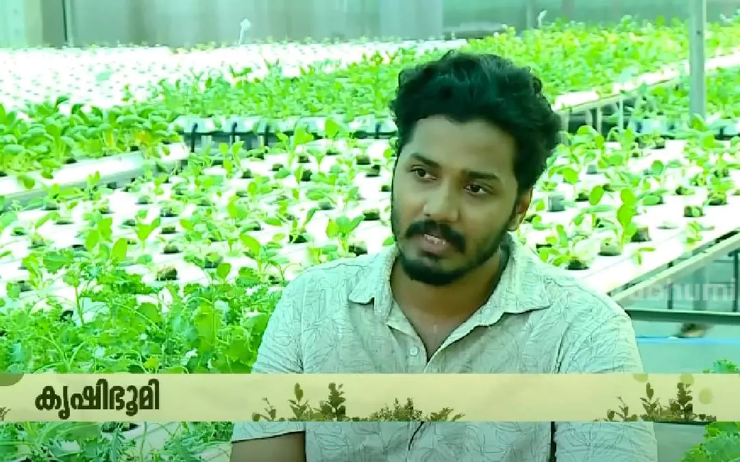 രോഹിത് ഹൈഡ്രോപോണിക് കൃഷിയിടത്തിൽ