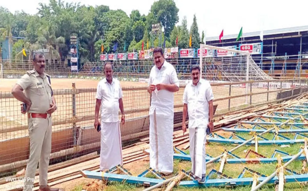 പോത്താനിക്കാട് അടിവാട് ഗാലറി തകർന്ന സ്ഥലം ആൻറണി ജോൺ എംഎൽഎ സന്ദർശിക്കുന്നു