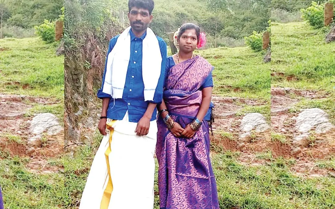 വിവാഹിതരായ രാജേഷും പവിത്രയും കൂടല്ലാർക്കുടിയിലേക്ക് നടന്നുപോകുന്നു
