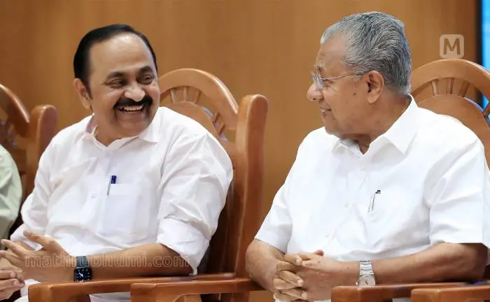പ്രതിപക്ഷ നേതാവ് വി.ഡി. സതീശനും മുഖ്യമന്ത്രി പിണറായി വിജയനും | ഫോട്ടോ: മാതൃഭൂമി
