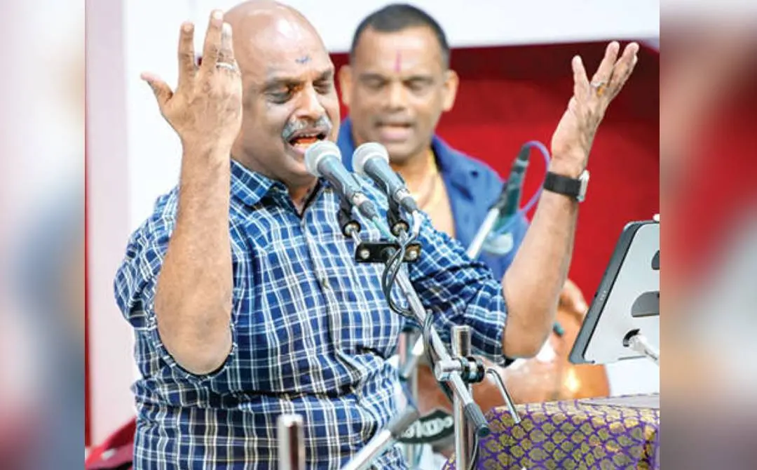 പയ്യന്നൂരിൽ തുരീയം സംഗീതോത്സവത്തിൽ എഡിജിപി എസ്. ശ്രീജിത്ത് പാടുന്നു