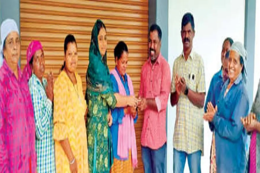 തോട്ടില് കളഞ്ഞുപോയ വിവാഹമോതിരം തിരികെകിട്ടി, നാലരവര്ഷത്തിന് ശേഷം