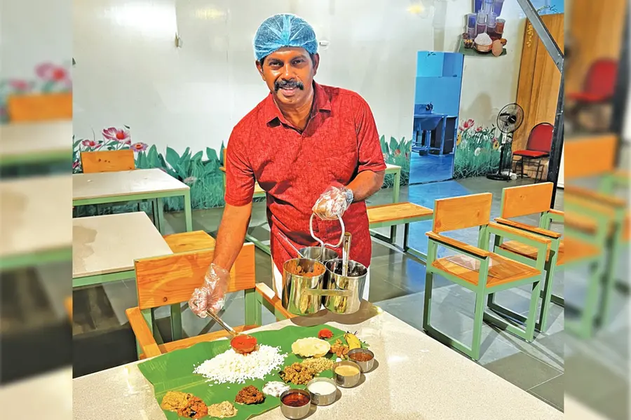 വിശേഷ ദിവസങ്ങളിൽ മാത്രമല്ല, എല്ലാ ദിവസവും കിടിലൻ സദ്യ വിളമ്പി ദിലീപും ഗീതയും