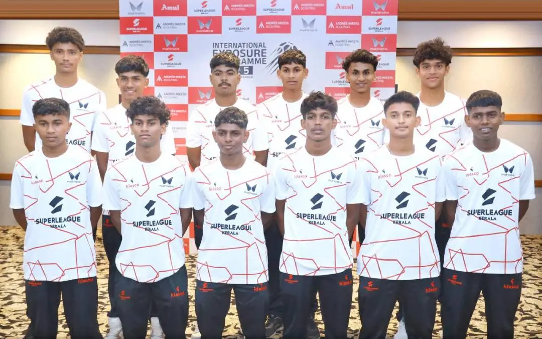 മലേഷ്യയില് നടക്കുന്ന അന്താരാഷ്ട്ര ഫുട്ബോള് പരിശീലന പരിപാടിയില് പങ്കെടുക്കാന് പുറപ്പെടുന്ന കേരള യുവ ഫുട്ബോള് താരങ്ങള്