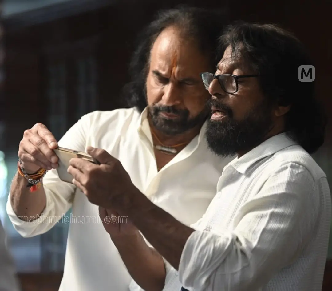കുഞ്ഞുമോന് താഹയ്ക്കൊപ്പം തമ്പി ആന്റണി