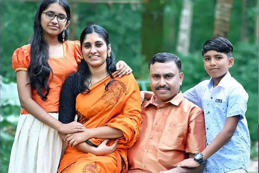 കടക്കെണിയിലായിട്ടും 15 വര്ഷത്തെ പതിവ് തെറ്റിച്ചില്ല; കാസര്കോട്ടുകാരന്റെ കണ്ണീരൊപ്പിയ 8.3 കോടി രൂപ