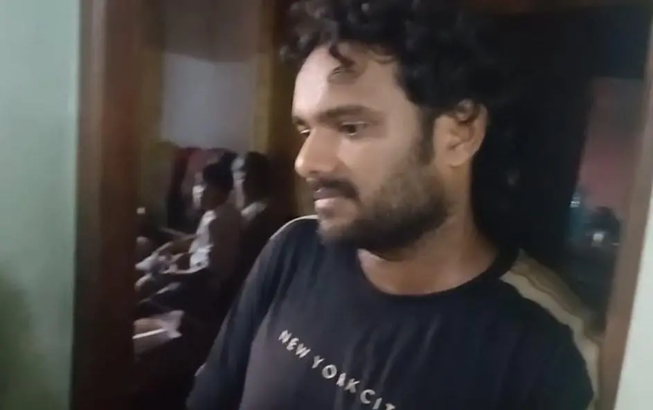 കഞ്ചാവുമായി പിടിയിലായ യുവസംവിധായകൻ അനീഷ് അലി | ഫോട്ടോ: അറേഞ്ച്ഡ്