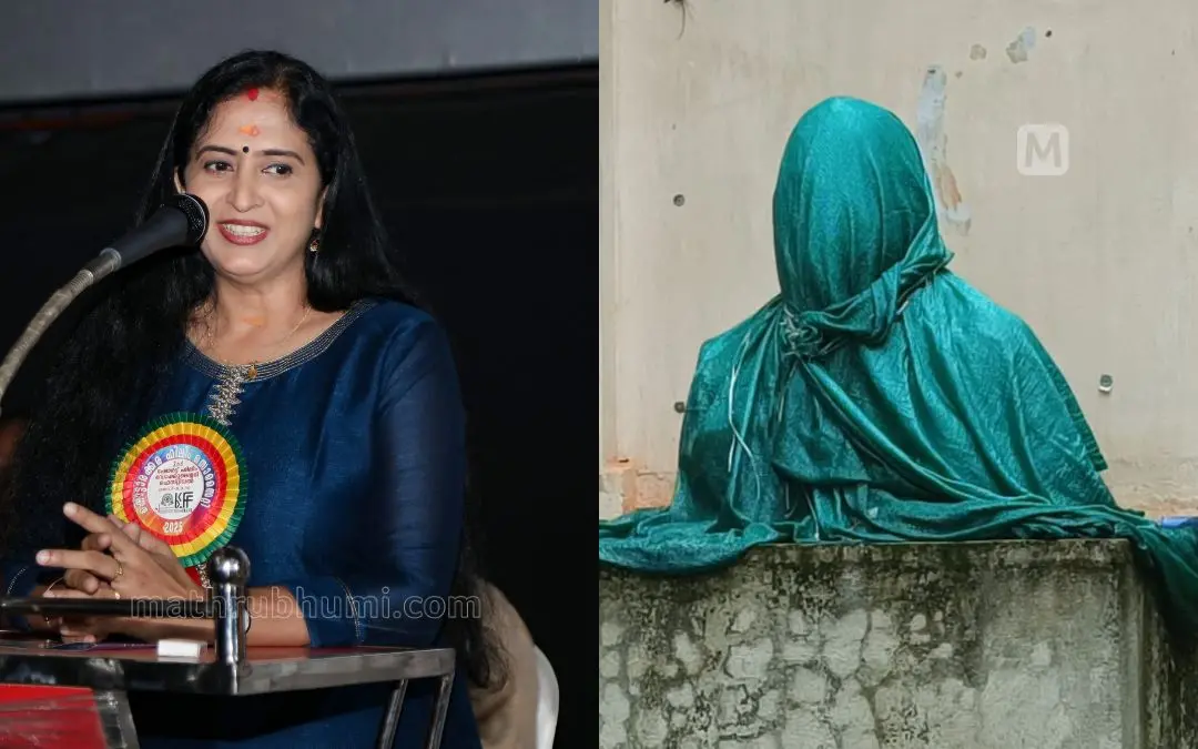 ഷൈലജ ശ്രീധരൻനായർ, കൊട്ടാരക്കര ശ്രീധരൻനായരുടെ പ്രതിമ മൂടിവച്ചിരിക്കുന്നു | ഫോട്ടോ: ഡിജിറ്റൽ ഫസ്റ്റ്