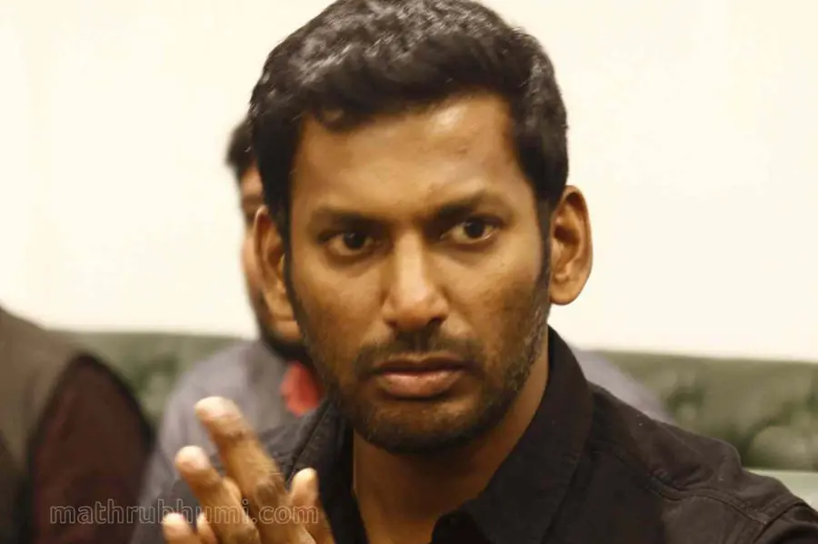 വേദിയില് കുഴഞ്ഞുവീണ് നടന് വിശാല്; ആരോഗ്യനില തൃപ്തികരം