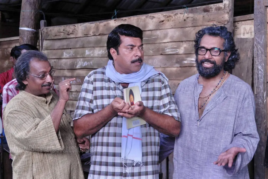 പളുങ്ക് ചിത്രത്തിന്റെ ലൊക്കേഷനില് മമ്മുട്ടിക്കും നെടുമുടി വേണുവിനുമൊപ്പം തമ്പി ആന്റണി
