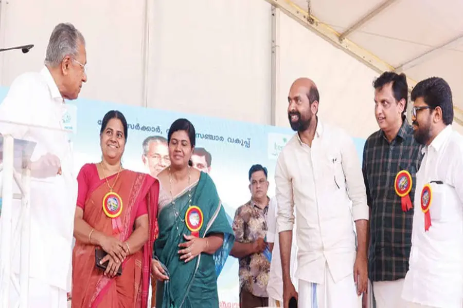 ഉദ്ഘാടനവേദിയില്‍ സിപിഎം ജില്ലാ സെക്രട്ടറി; വിഴിഞ്ഞത്തിന് പിറകെ മുഴപ്പിലങ്ങാട്ടും വിവാദം
