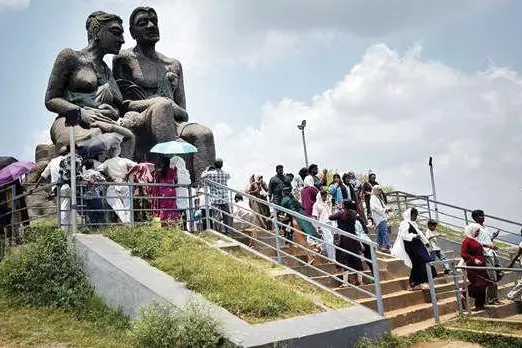 ദക്ഷിണേന്ത്യൻ സംസ്ഥാനങ്ങളിൽ നിന്ന് വിനോദസഞ്ചാരികൾ ഒഴുകിയെത്തുന്നു; മനം കവർന്ന് രാമക്കൽമേട്