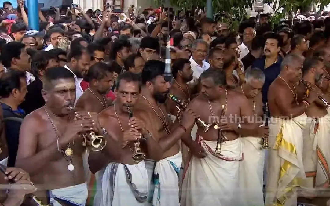 ഇലഞ്ഞിത്തറമേളം | Photo: Screengrab/ Mathrubhumi News