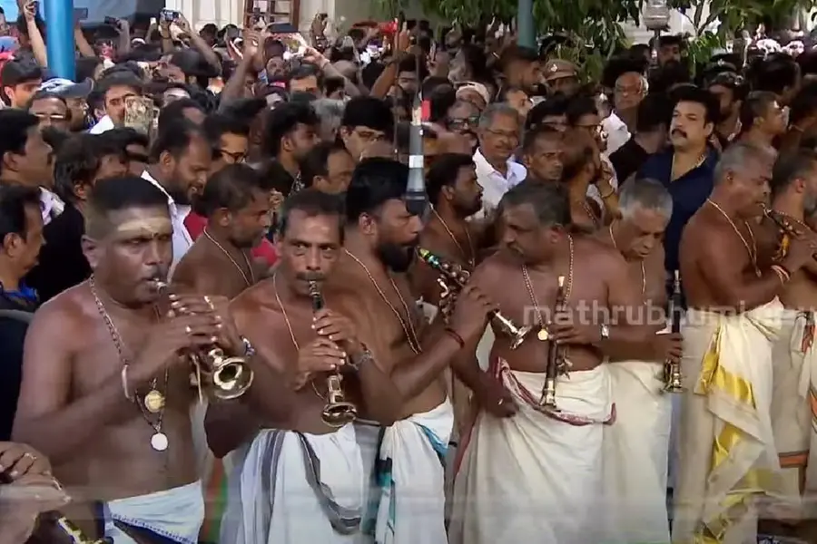 താളമേളത്തിൽ അലിഞ്ഞ് പൂരനഗരി; ആവേശമായി ഇലഞ്ഞിത്തറമേളം