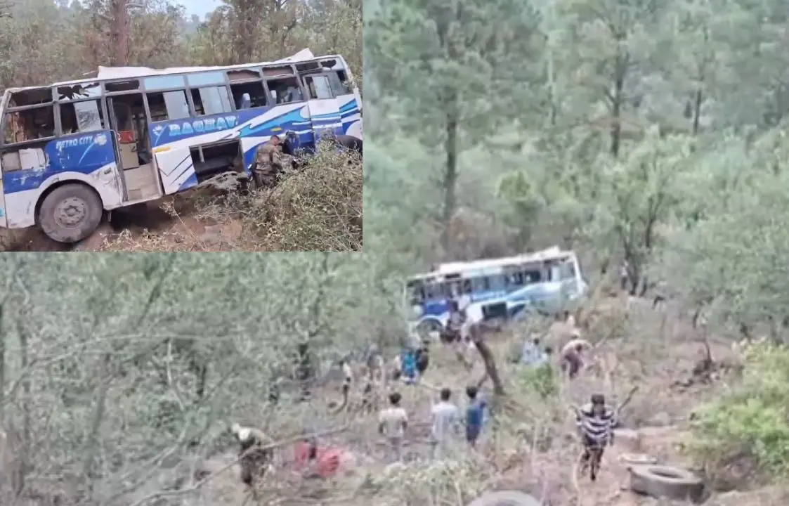 അപകടത്തിൽപെട്ട ബസ് | photo: @ANI x video screengrab