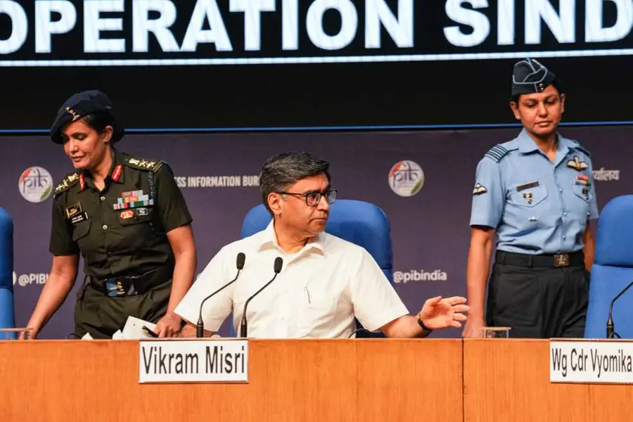 'പാക് സേന ഇന്ത്യ ലക്ഷ്യംവെച്ച് നീങ്ങുന്നു, തിരിച്ചടിക്കും; വ്യോമതാവളങ്ങൾക്ക് നേരെ മിസൈൽ പ്രയോഗിച്ചു'