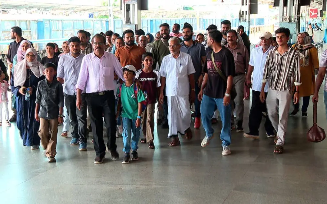 അബ്ബാസ് കുടുംബത്തോടൊപ്പം