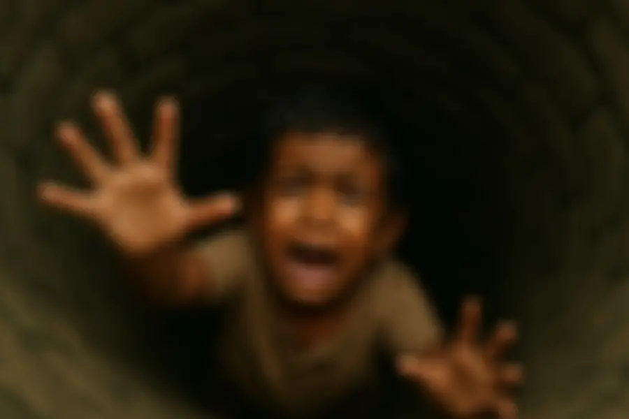 4 വയസ്സുകാരനെ അമ്മ കിണറ്റിലെറിഞ്ഞു; മോട്ടോര്‍ പൈപ്പില്‍ പിടിച്ചുനിന്ന കുഞ്ഞിനെ രക്ഷിച്ച് നാട്ടുകാര്‍
