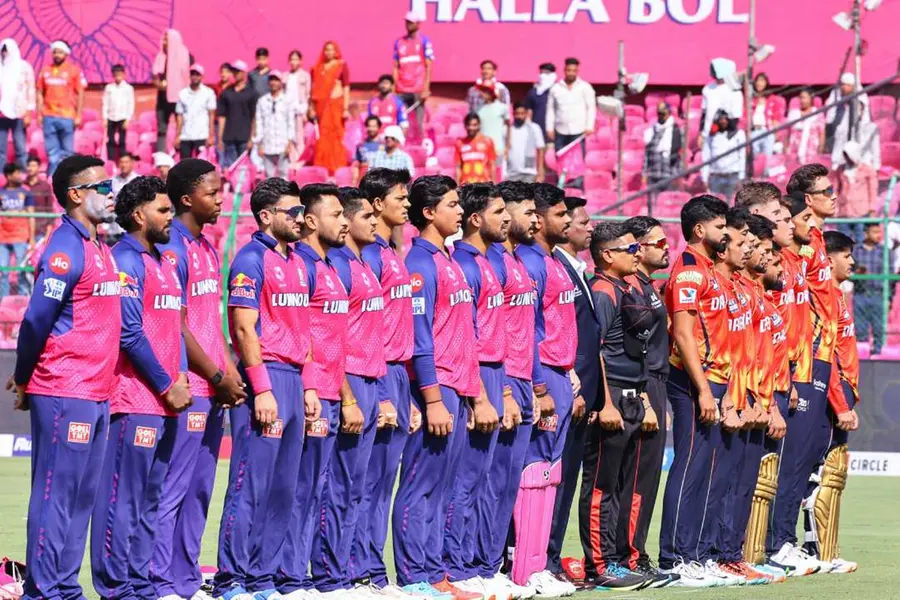 പഞ്ചാബ്-രാജസ്ഥാന് മത്സരം ആരംഭിച്ചത് സൈന്യത്തിന് ആദര്മർപ്പിച്ചുകൊണ്ട്