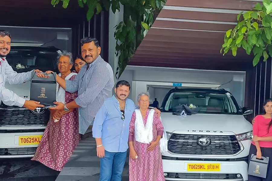 വാറണ്ട് ഡേവിക്ക് ഇനി 'എക്സ്ക്ലുസീവ്' യാത്ര; ഹൈക്രോസ് പ്രത്യേക പതിപ്പ് സ്വന്തമാക്കി ബോബി കുര്യന്