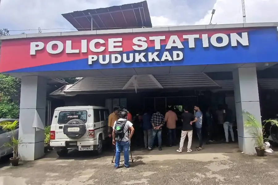 നവജാത ശിശുക്കളെ കൊന്ന് കുഴിച്ചിട്ടു, അസ്ഥികളുമായി പോലീസ് സ്റ്റേഷനിൽ; യുവാവും യുവതിയും കസ്റ്റഡിയിൽ