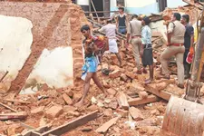 ഒറ്റക്കെട്ടായി, കൈയുംമെയ്യും മറന്ന രക്ഷാപ്രവർത്തനം; ജീവിതം കെട്ടിപ്പടുക്കാനെത്തി സ്വപ്നം തകര്‍ന്നവർ