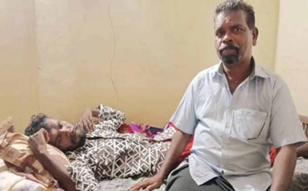 കിടപ്പിലായ രഞ്ജിത്തിനൊപ്പം അച്ഛന് രാജന്