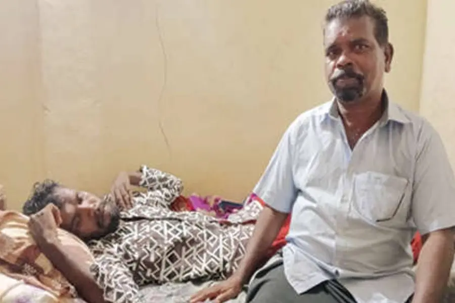 ഗുരുതരപരിക്കേറ്റ് കിടപ്പിലായിട്ട് ഒരുമാസത്തിലേറെ; മകന്റെ ജീവിതം തകര്ത്ത ആ കാര് തേടി അച്ഛന്