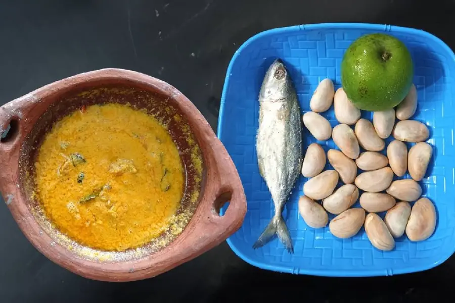 ചക്കക്കുരു-മാങ്ങാക്കറി മടുത്ത് പ്രാക്കും നേർച്ചയും ആകുമ്പോ അമ്മ വല്ലപ്പോഴും ചേർക്കുന്ന ഉണക്ക അയല..