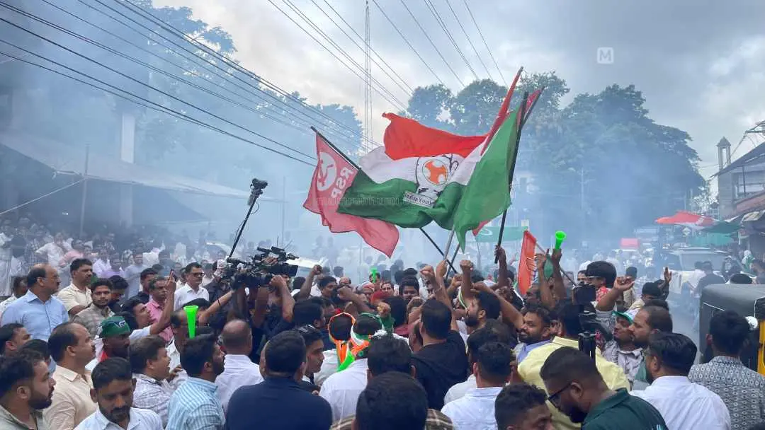 നിലമ്പൂരില് യുഡിഎഫിന്റെ ആഹ്ലാദപ്രകടനം |ഫോട്ടോ: അരുണ് നിലമ്പൂര്