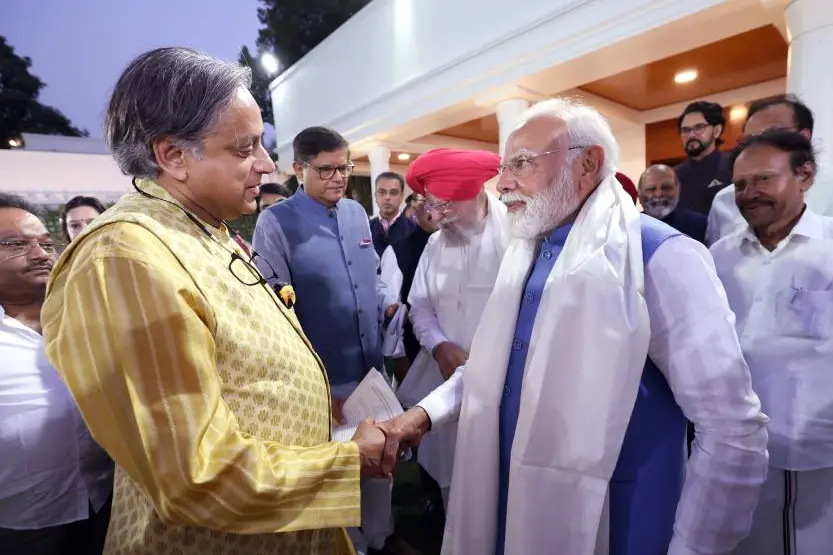 ആഗോളവേദികളില് ഇന്ത്യയുടെ സ്വത്താണ് ആ ഊര്ജവും ഉശിരും; മോദിയെ പ്രശംസിച്ച് തരൂര്