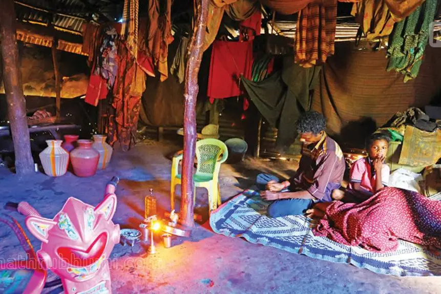 കാണൂ, ഇതും കേരളമാണ്...അടച്ചുറപ്പുള്ള വാതിലില്ല, ജനലില്ല, വൈദ്യുതിയില്ല, കുഞ്ഞുങ്ങൾക്ക് പോഷകാഹാരമില്ല