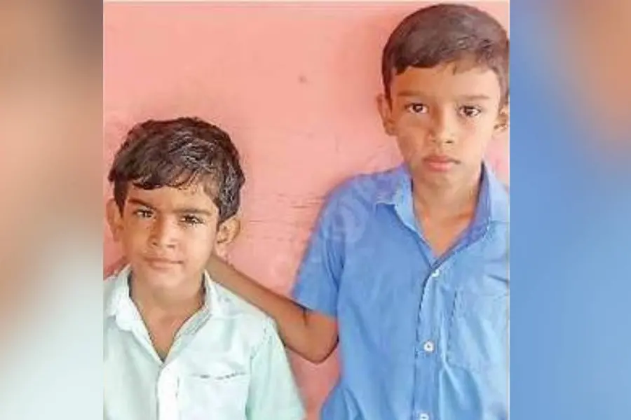തോട്ടില്വീണ ഒന്നാം ക്ലാസ്സുകാരനെ10 വയസ്സുകാരന് വെള്ളത്തില് ചാടി എടുത്തുയര്ത്തി, ജീവിതത്തിലേക്ക്
