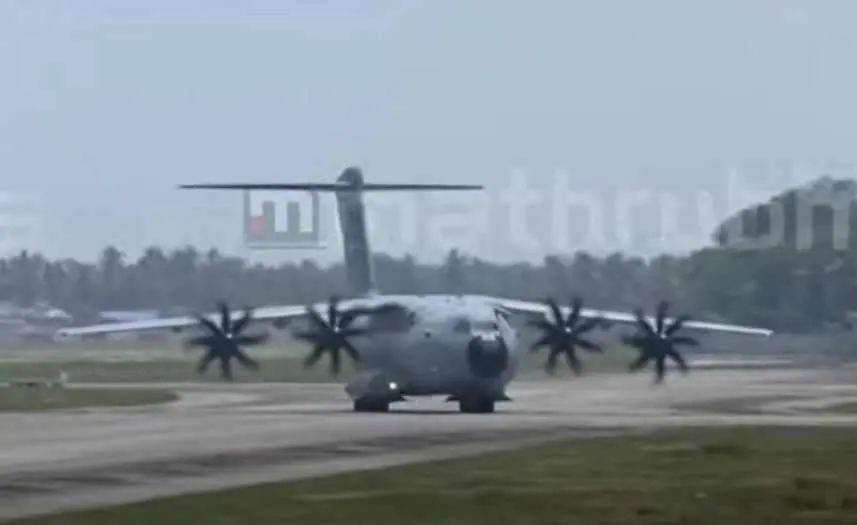 ബ്രിട്ടീഷ് യുദ്ധ വിമാനം കൊണ്ടുപോകാന് എത്തിയ അറ്റ്ലസ് ZM417 വിമാനം