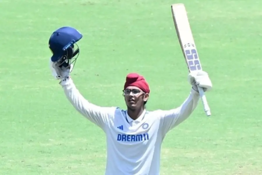 91-5 ല് നിന്ന് 442-9 ലേക്ക്; ഒമ്പതാമനായി ഇറങ്ങി സെഞ്ചുറി, വെടിക്കെട്ടോടെ ഇന്ത്യന് കൗമാരതാരം