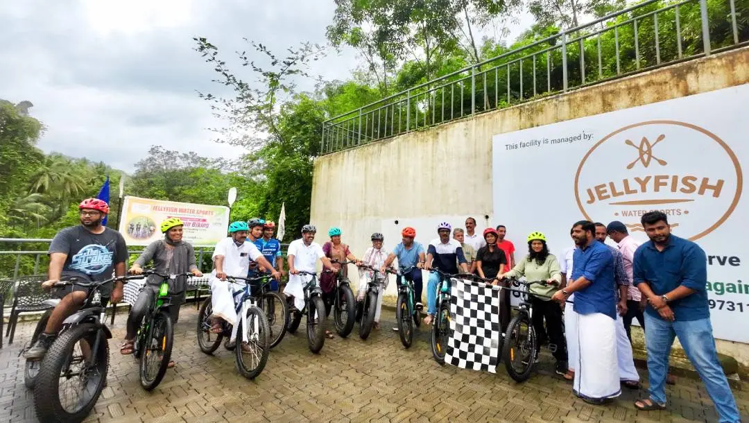 കോടഞ്ചേരി ഇന്റര്നാഷണല് കയാക്കിങ് സെന്ററില് ആരംഭിച്ച മൗണ്ടന് ബൈക്ക് സൈക്കിളിങ്ങിന്റെ ഉദ്ഘാടനം ലിന്റോ ജോസഫ് എംഎല്എ നിര്വഹിക്കുന്നു.