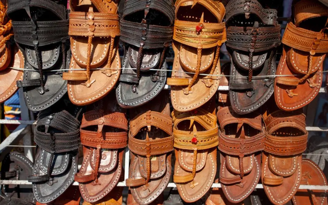 കോലാപുരി ചെരിപ്പുകൾ | Photo: njbfoto/Adobe Stock