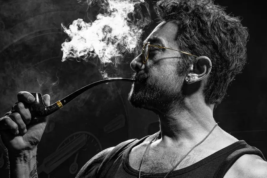 മീശ പിരിച്ച്, കൂളിംഗ് ഗ്ലാസ് ധരിച്ച്, ചുണ്ടിൽ പൈപ്പുമായി 'ദാഹ'; കൂലിയിലെ ആമിറിന്റെ ലുക്ക് പുറത്ത്