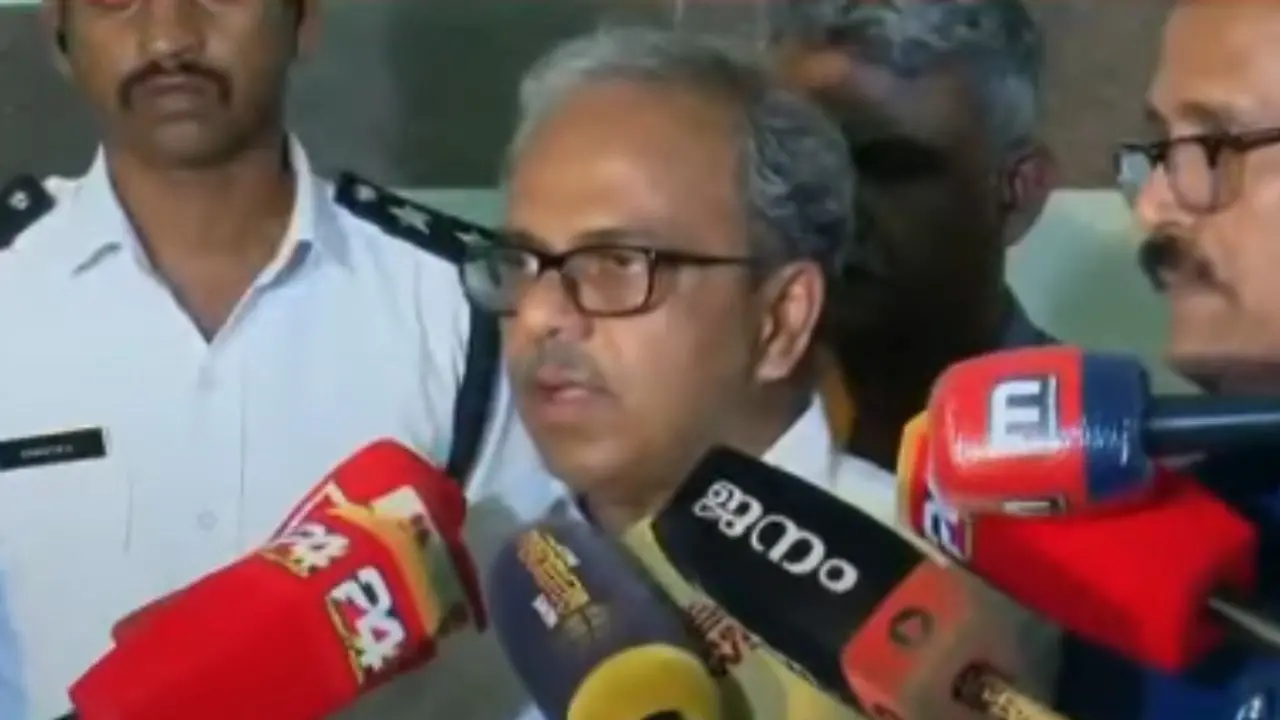 കോട്ടയം മെഡിക്കല് കോളേജ് സൂപ്രണ്ട് ജയകുമാര് മാധ്യമങ്ങളെ കാണുന്നു