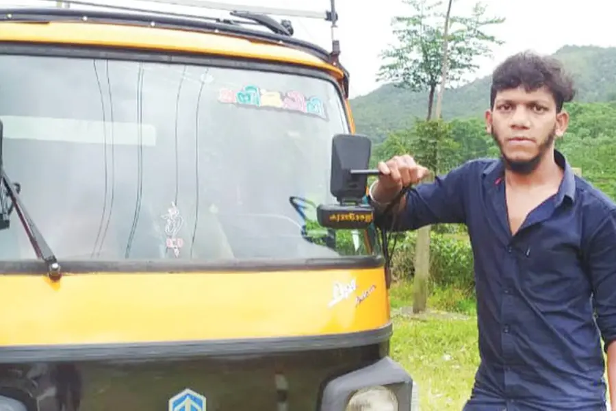 കാട്ടിറച്ചി കടത്തിയെന്നാരോപിച്ച് ആദിവാസി യുവാവിനെതിരേ കള്ളക്കേസ്; 13 വനംവകുപ്പ് ഉദ്യോഗസ്ഥർ പ്രതികൾ